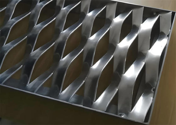Produkcja metalu rozszerzonego ze stali nierdzewnej do zastosowań przemysłowych / rolniczych / mieszkaniowych